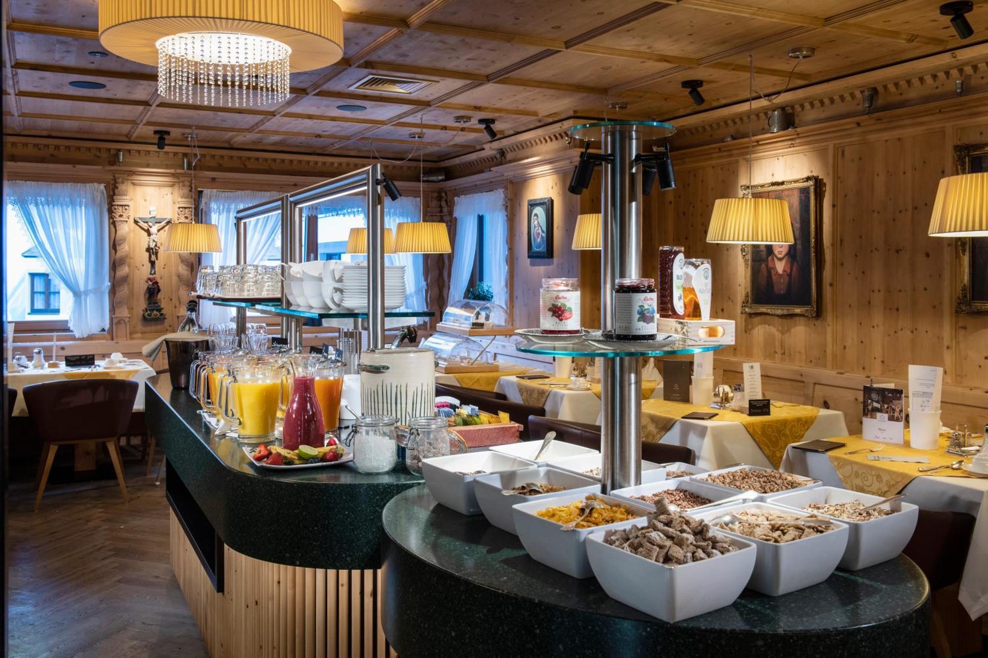 Hotel Goldener Adler - Im Sommer Silvretta Card Premium Inkludiert Ischgl Luaran gambar