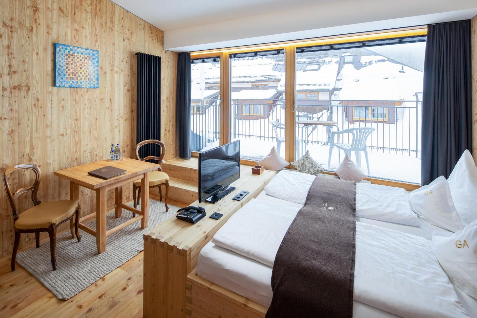 Hotel Goldener Adler - Im Sommer Silvretta Card Premium Inkludiert Ischgl Luaran gambar